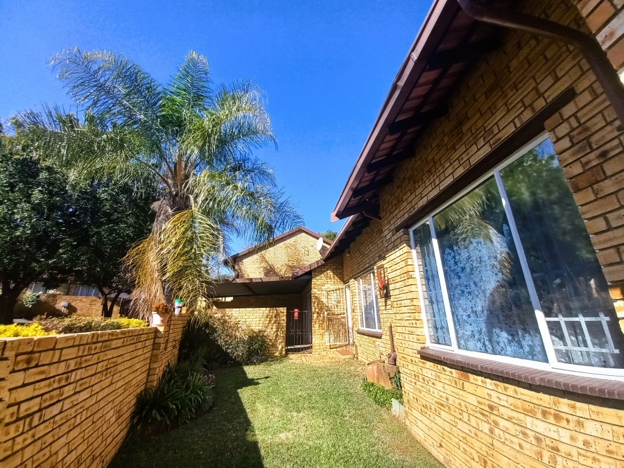 3 Bedroom Property for Sale in Safari Gardens North West
